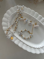 Keshi-Perlenkette mit Goldanhänger