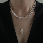 Dreireihige Halskette aus zartrosa Perlen