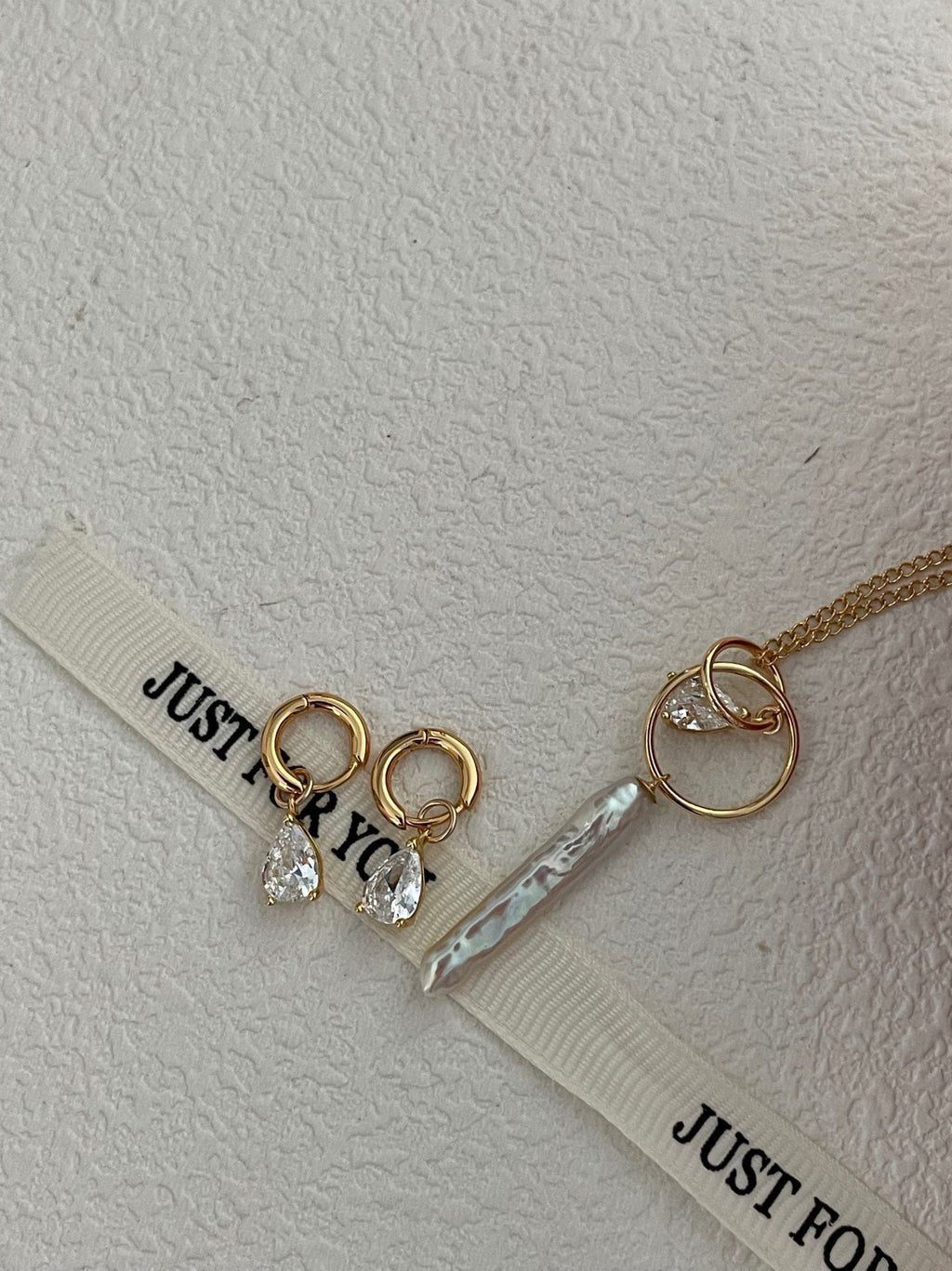 „Fallen Galaxy“ 14K Gold-Filled-Perlenkette