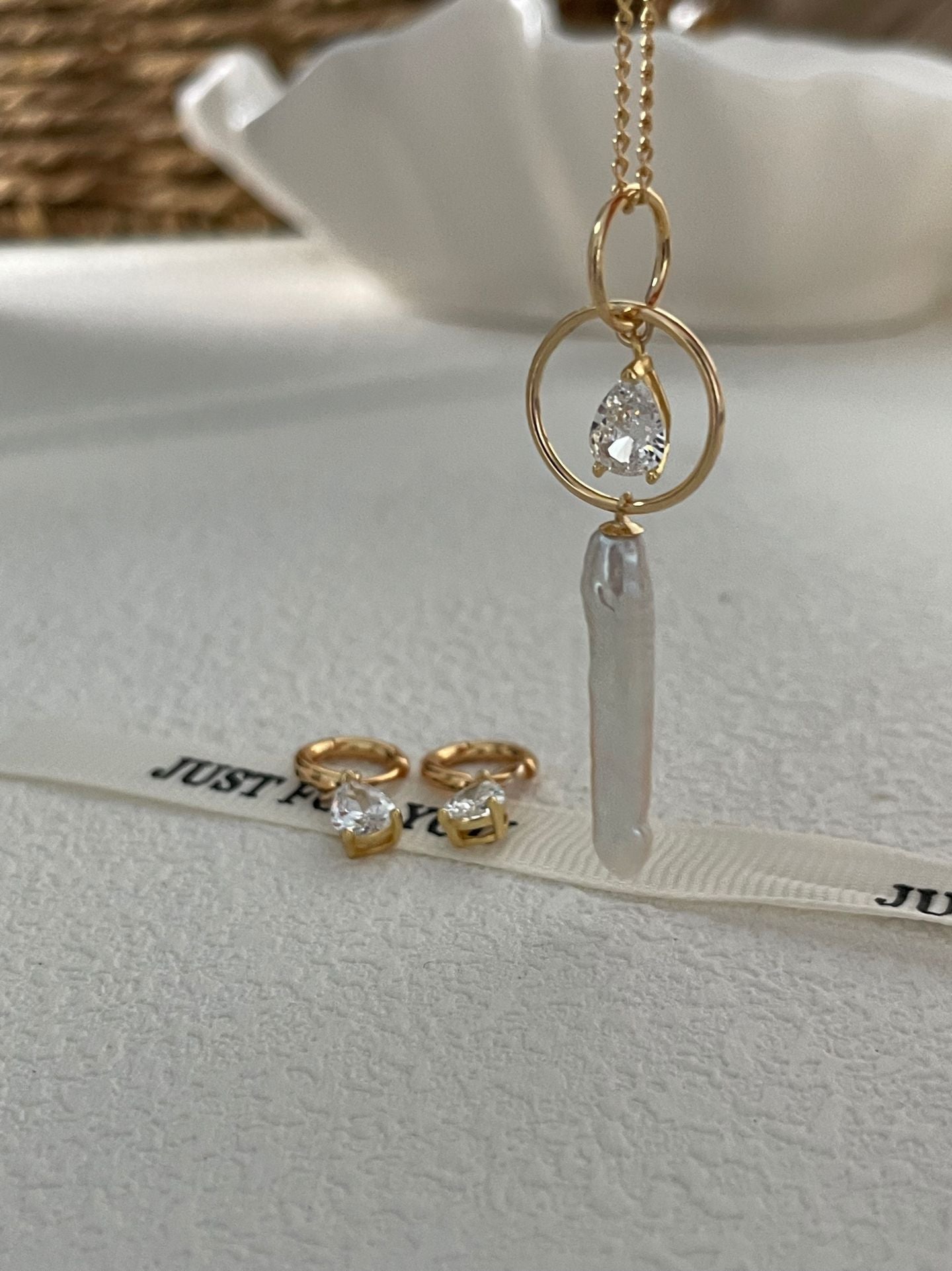 „Fallen Galaxy“ 14K Gold-Filled-Perlenkette