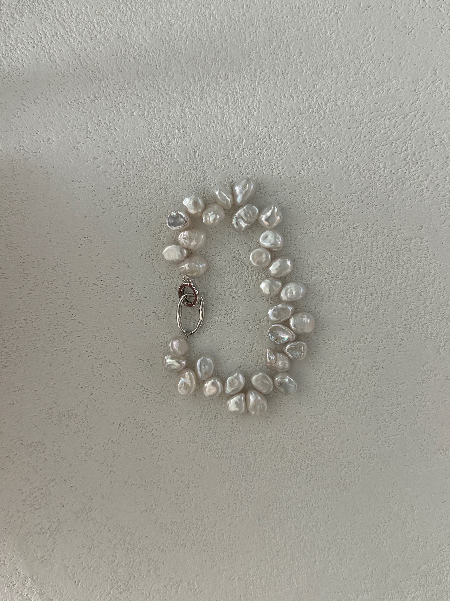 „Wild Pearl Play“ Keshi-Perlen-Armband aus Sterlingsilber
