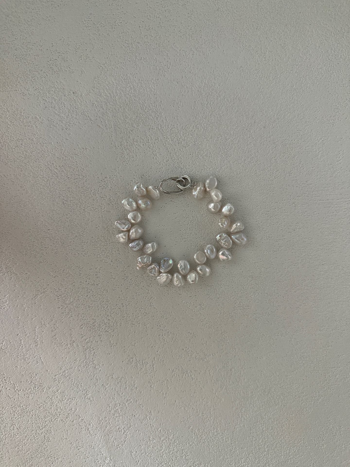 „Wild Pearl Play“ Keshi-Perlen-Armband aus Sterlingsilber
