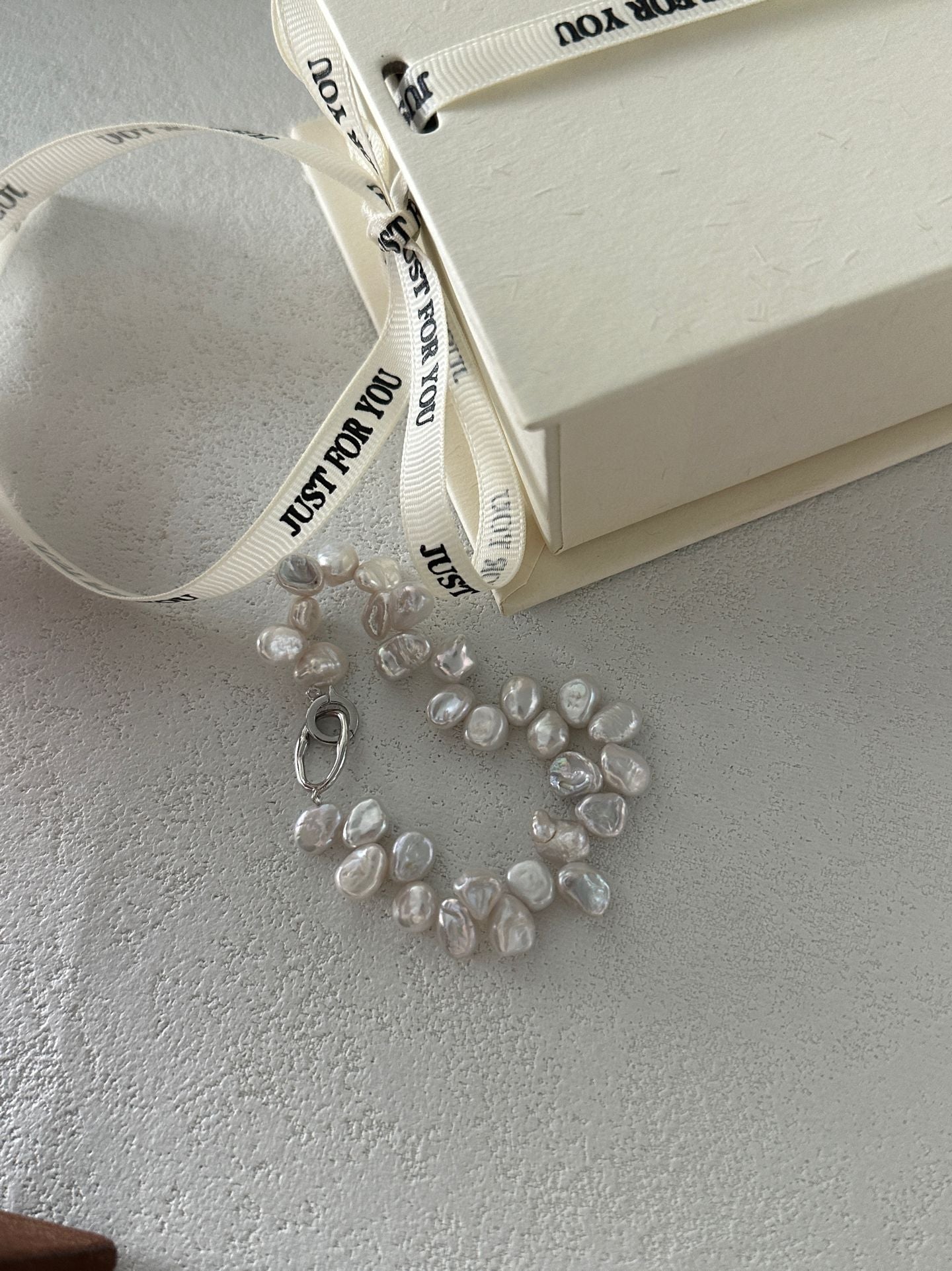 „Wild Pearl Play“ Keshi-Perlen-Armband aus Sterlingsilber
