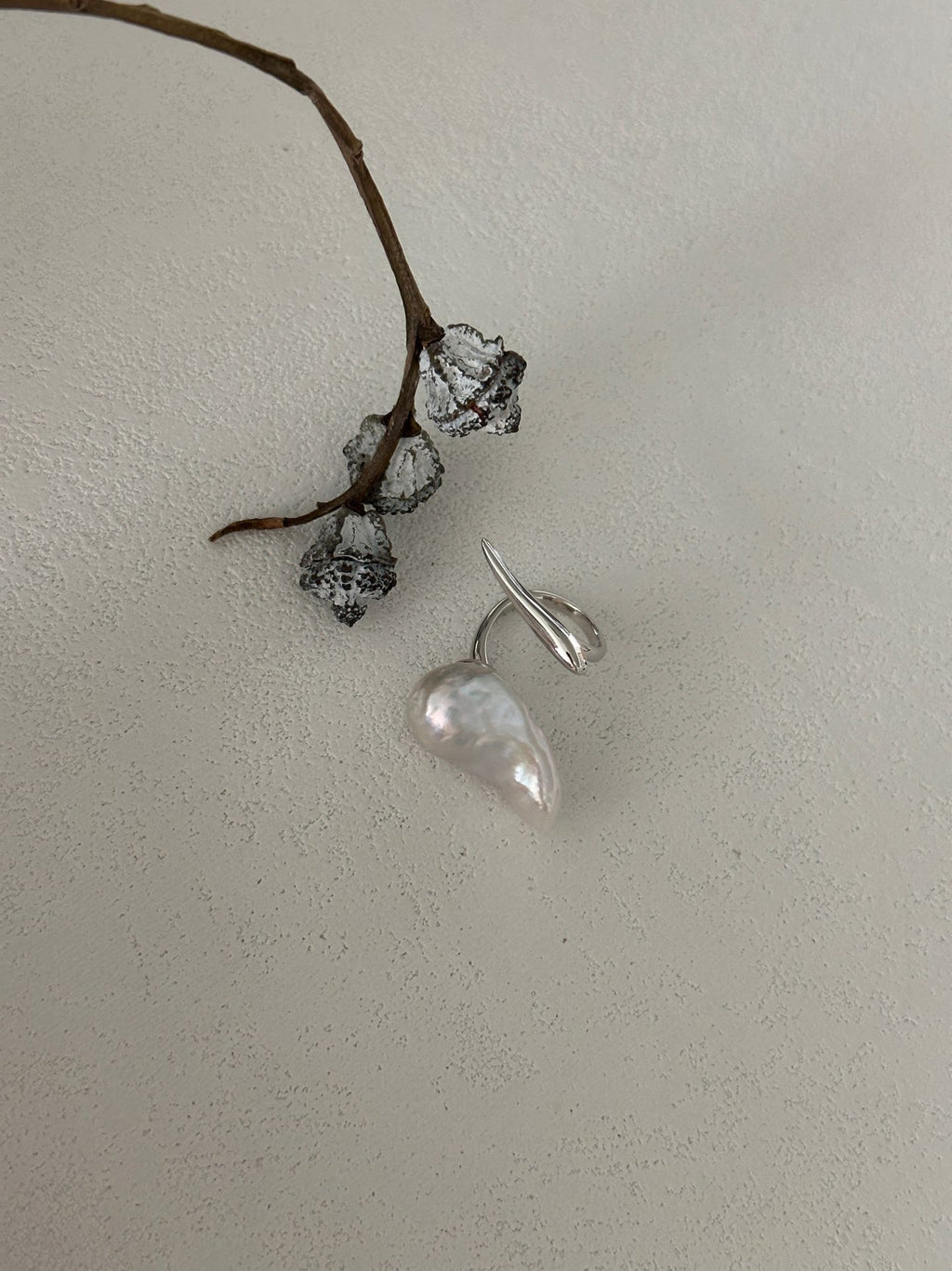 „Dagger Pearl“ Sterlingsilber-Ring mit Barockperle