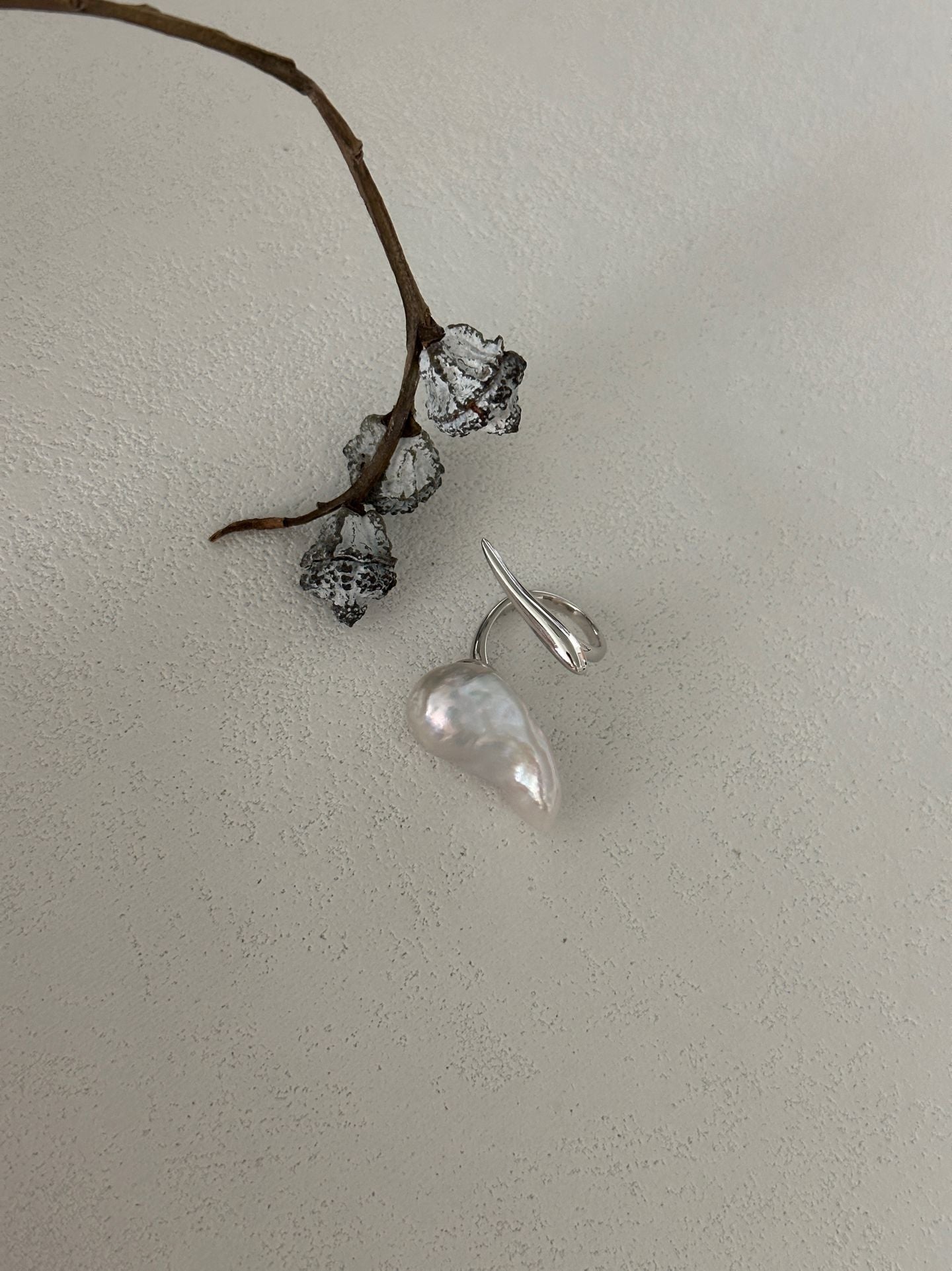 „Dagger Pearl“ Sterlingsilber-Ring mit Barockperle