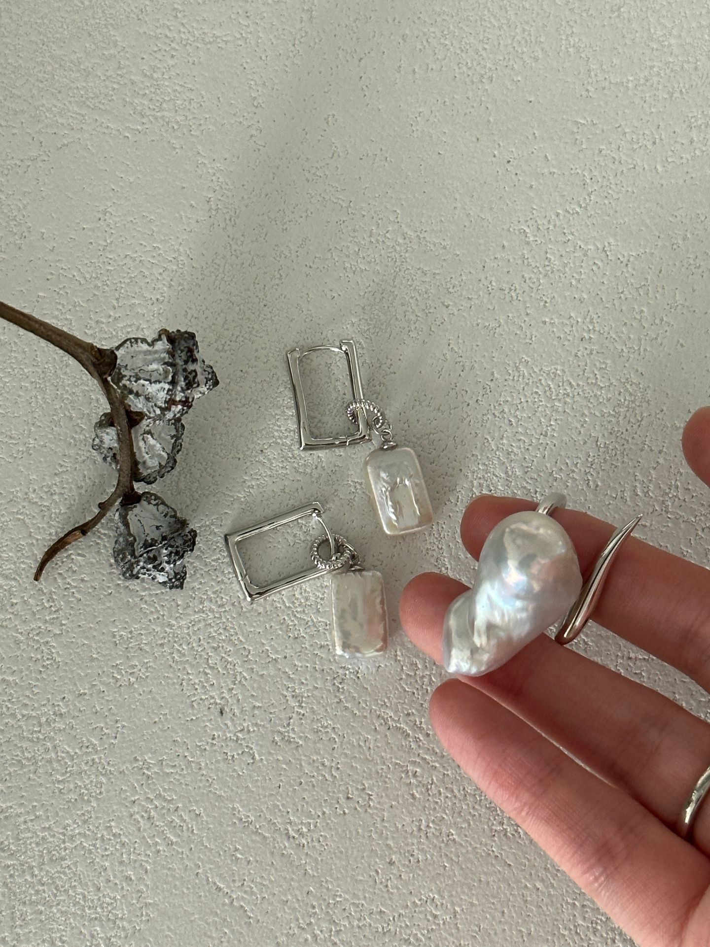 „Dagger Pearl“ Sterlingsilber-Ring mit Barockperle