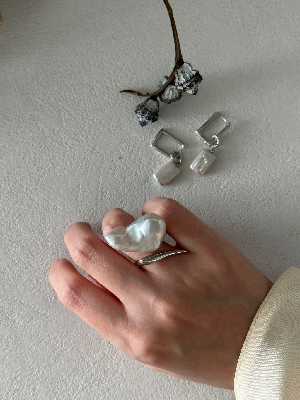 „Dagger Pearl“ Sterlingsilber-Ring mit Barockperle