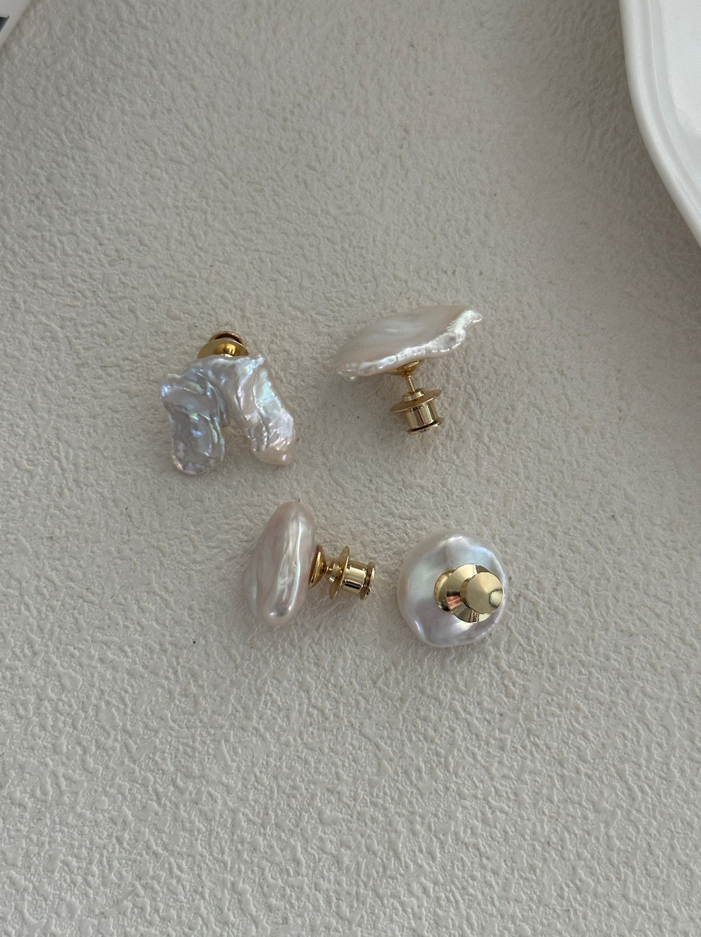 “Baroque Elegance” Gold-Plated Copper Baroque Pearl Brooch