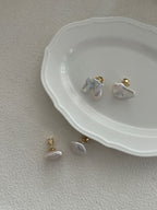 “Baroque Elegance” Gold-Plated Copper Baroque Pearl Brooch