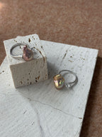 „Iridescent Glow“ verstellbarer Ring aus Sterlingsilber mit Barockperle
