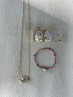 „Red Note Lock“ Perlenkette mit rubinverzierten Blütenperlen