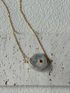 „Red Note Lock“ Perlenkette mit rubinverzierten Blütenperlen