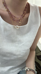 „Red Note Lock“ Perlenkette mit rubinverzierten Blütenperlen