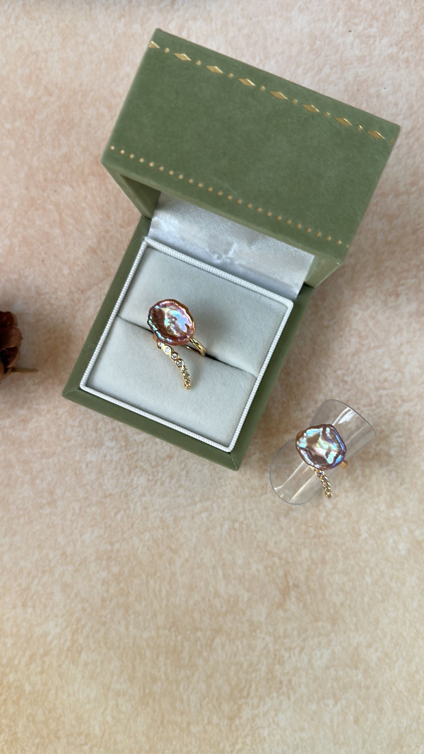 „Lilac Skirt“ Ring