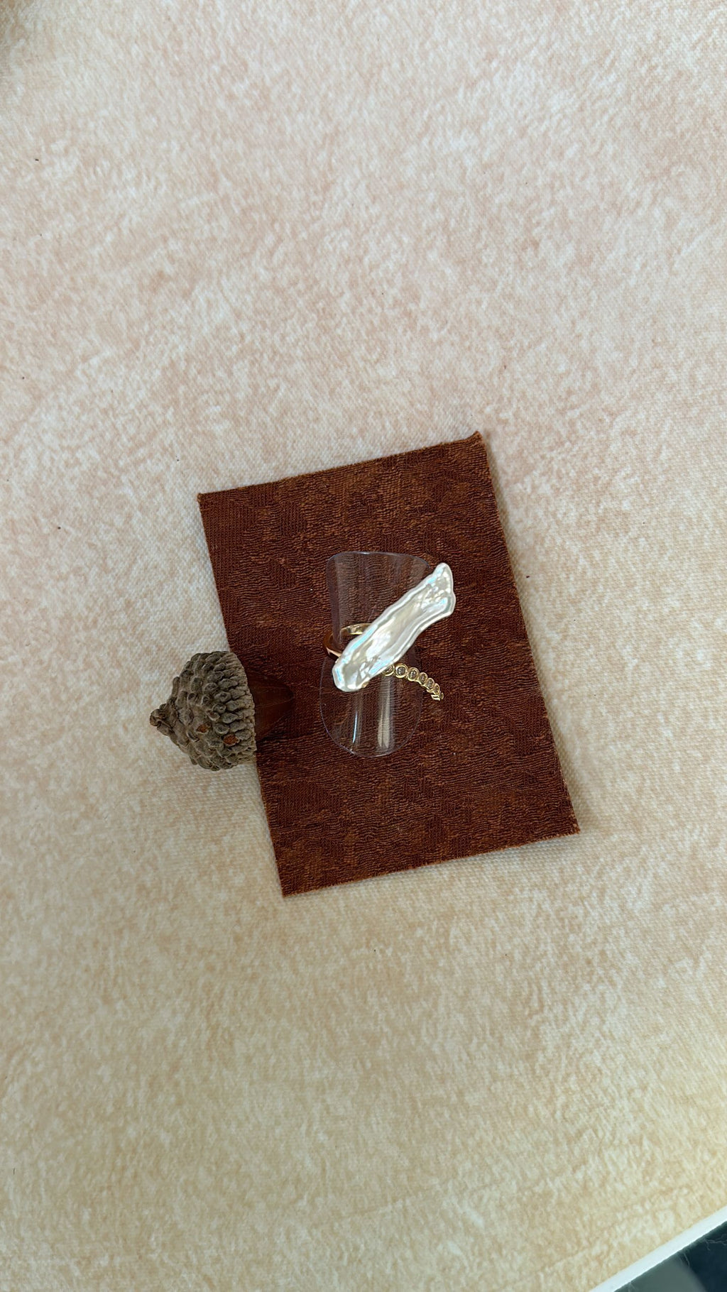 „Linear Glow“ langer Ring