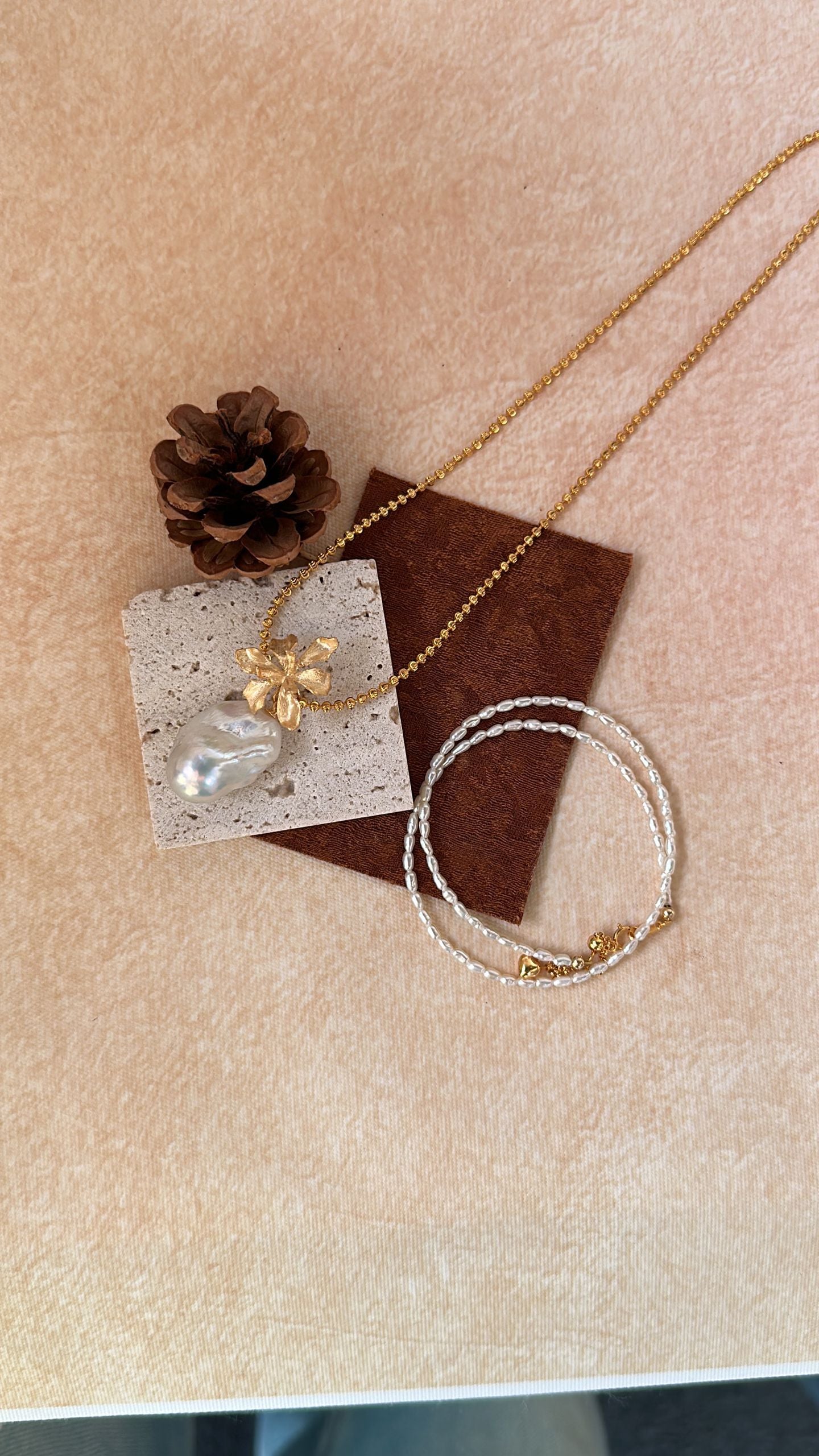 Goldblüten-Halskette