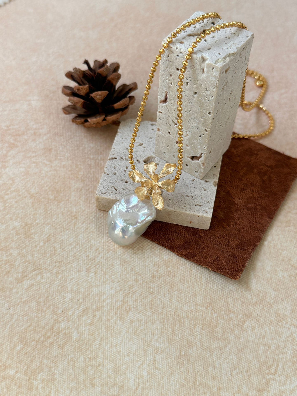 Goldblüten-Halskette