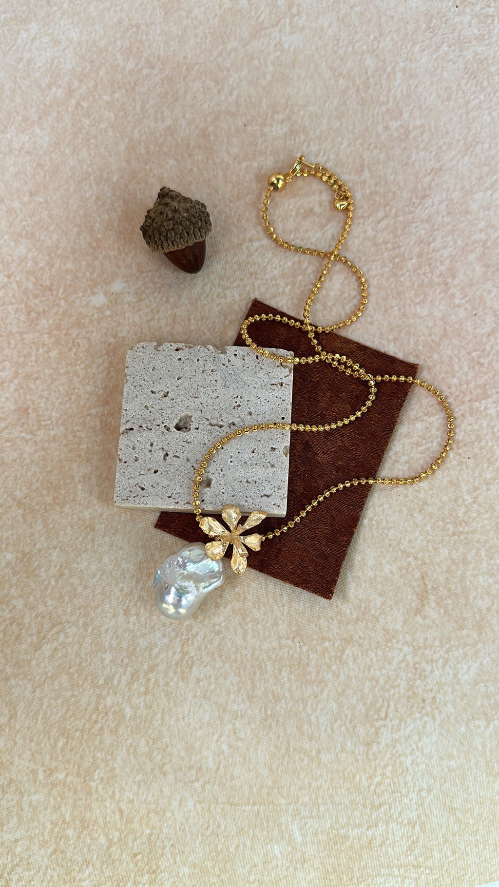 Goldblüten-Halskette