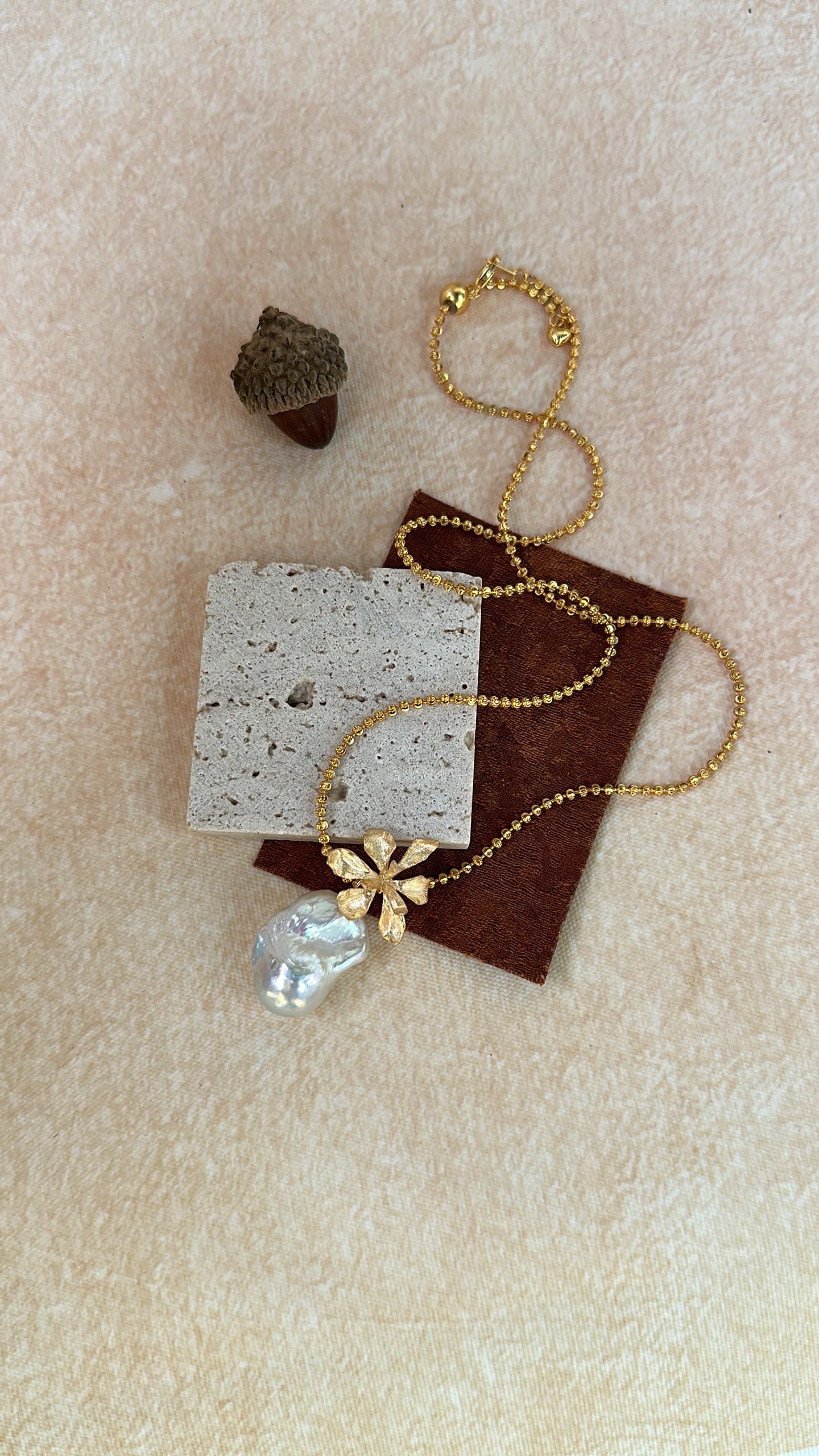 Goldblüten-Halskette