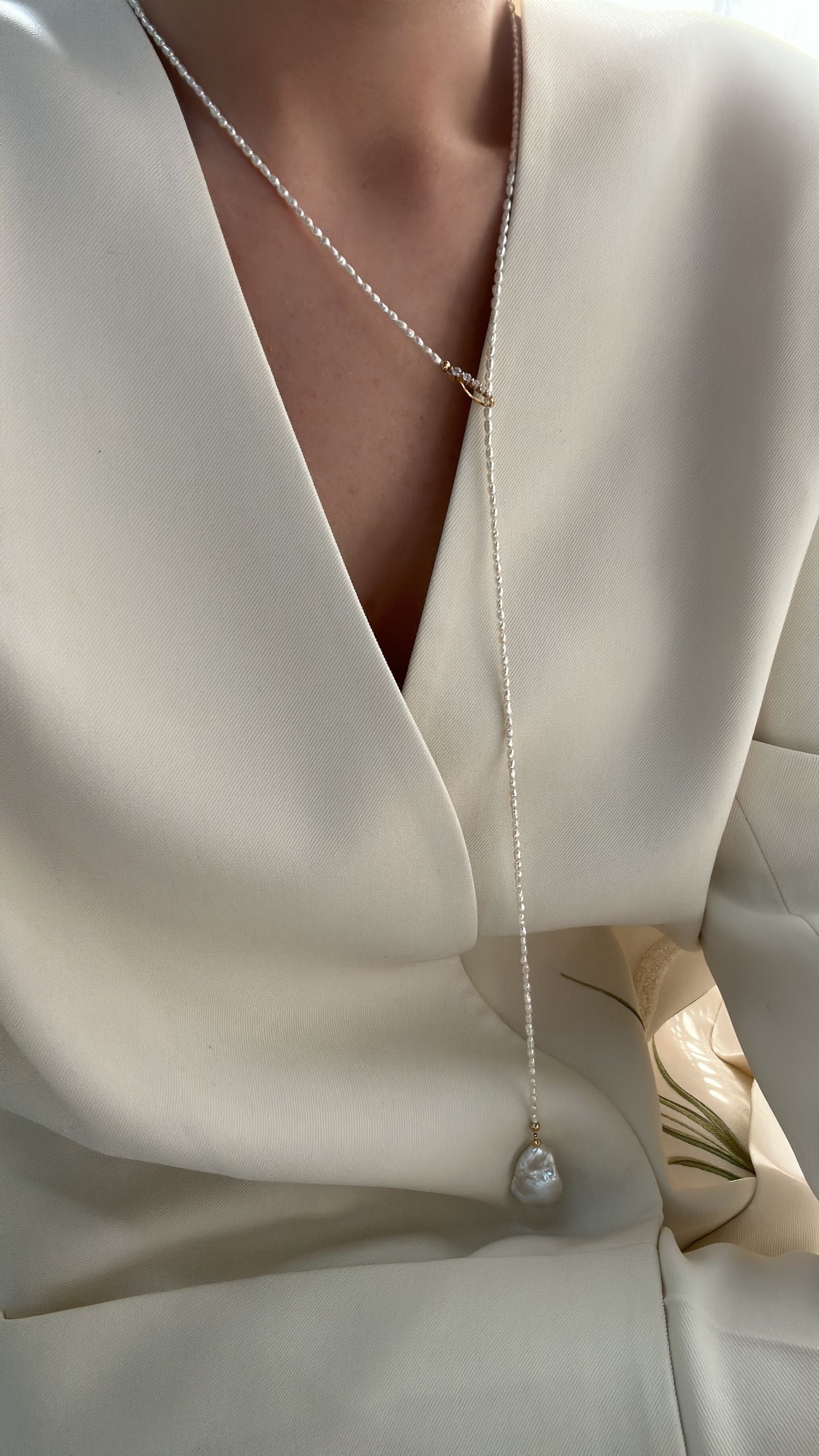 „Y-förmige Diamond Keshi“ lange Halskette