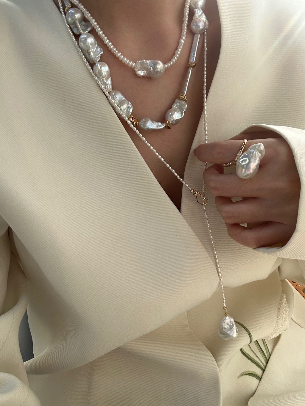 „Y-förmige Diamond Keshi“ lange Halskette