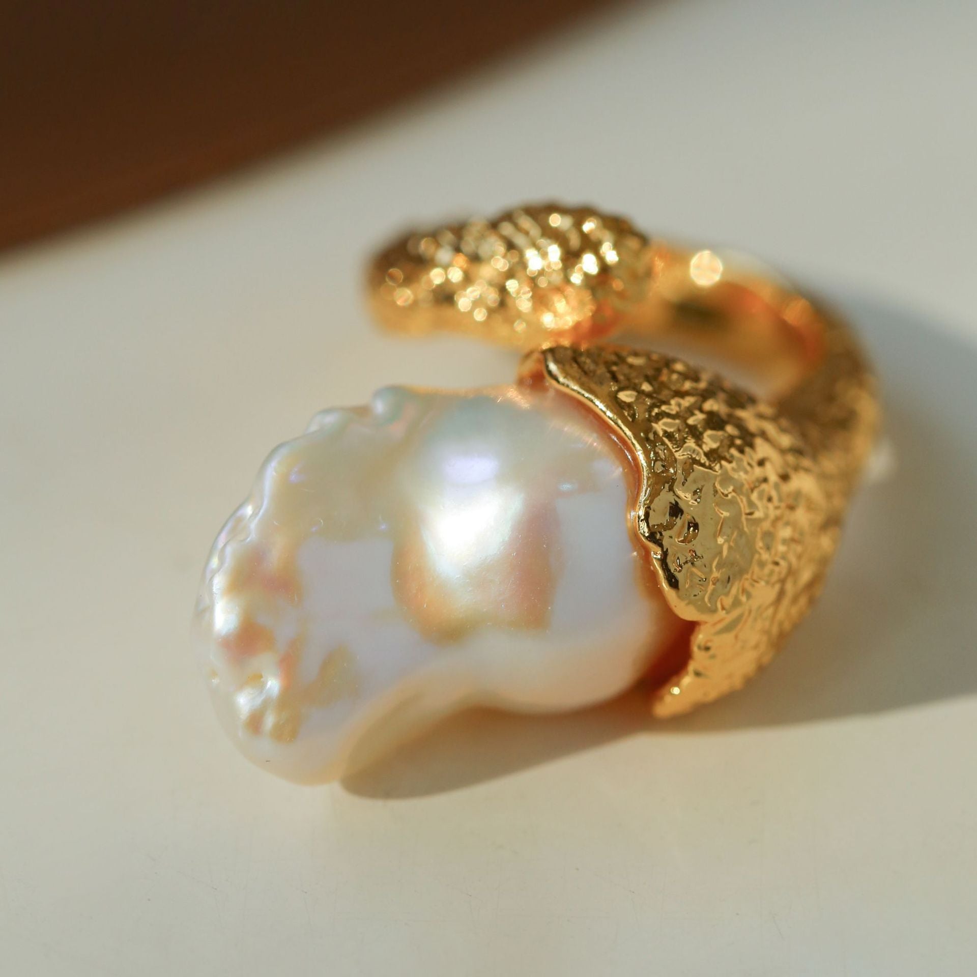 Handgefertigtes Design | Skulpturaler Barockperlenring