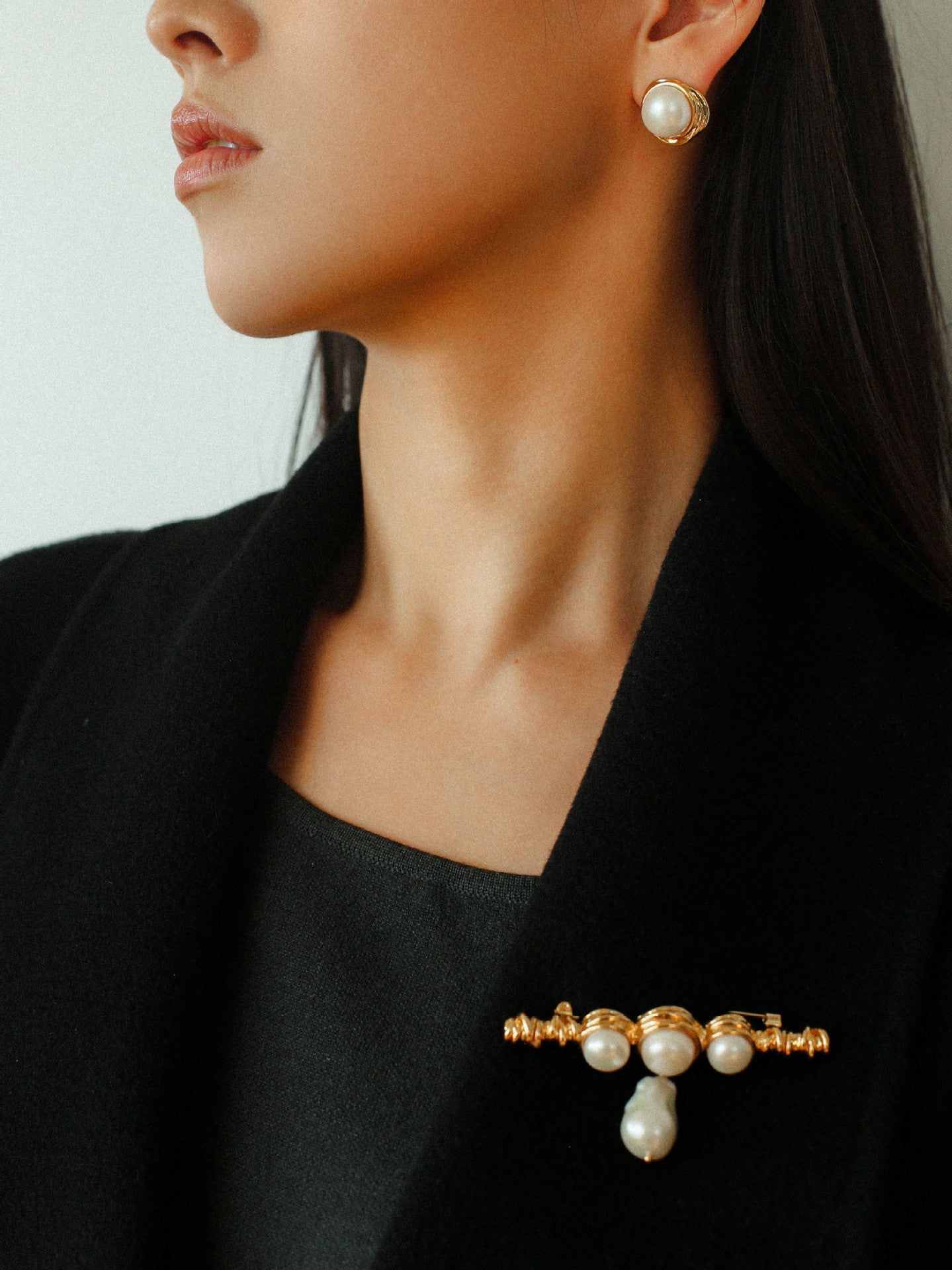 Round Geometric Natural Pearl Stud Earrings