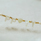 Personalisierte minimalistische Perlen-Buchstabenkette