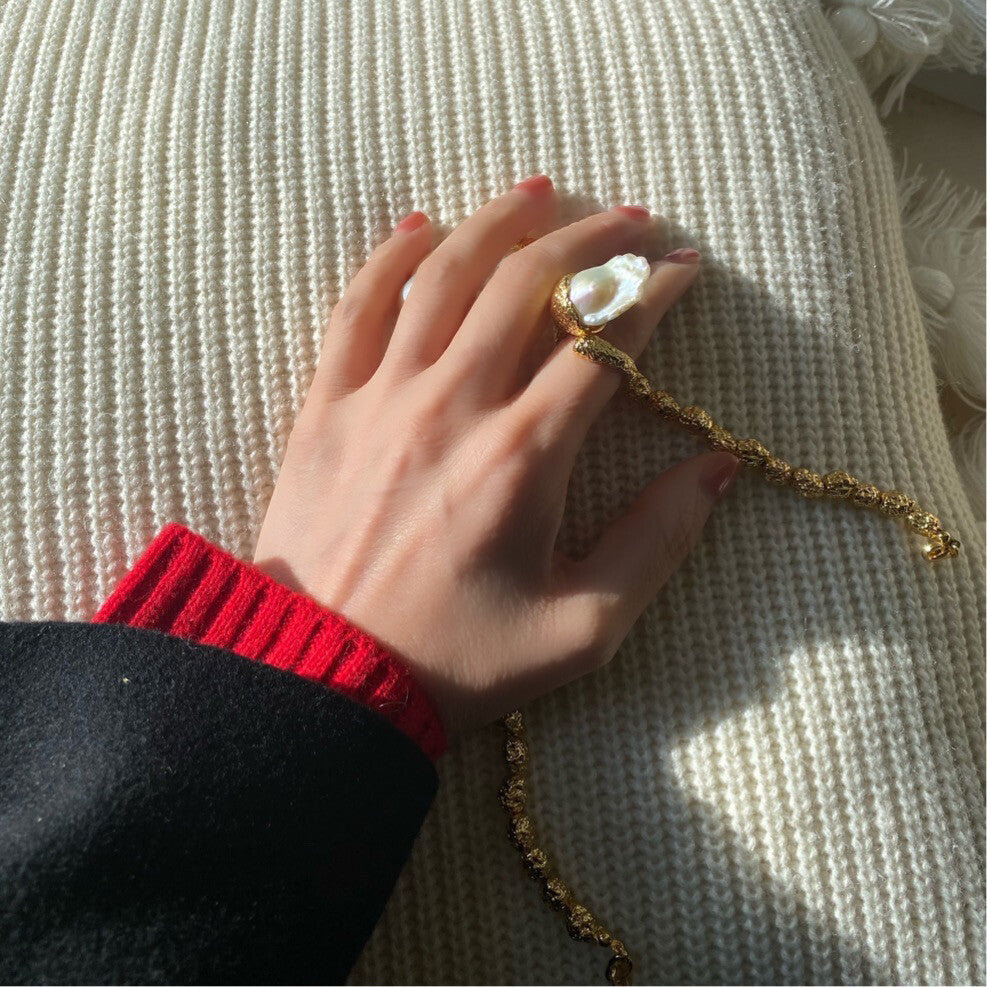 Handgefertigtes Design | Skulpturaler Barockperlenring