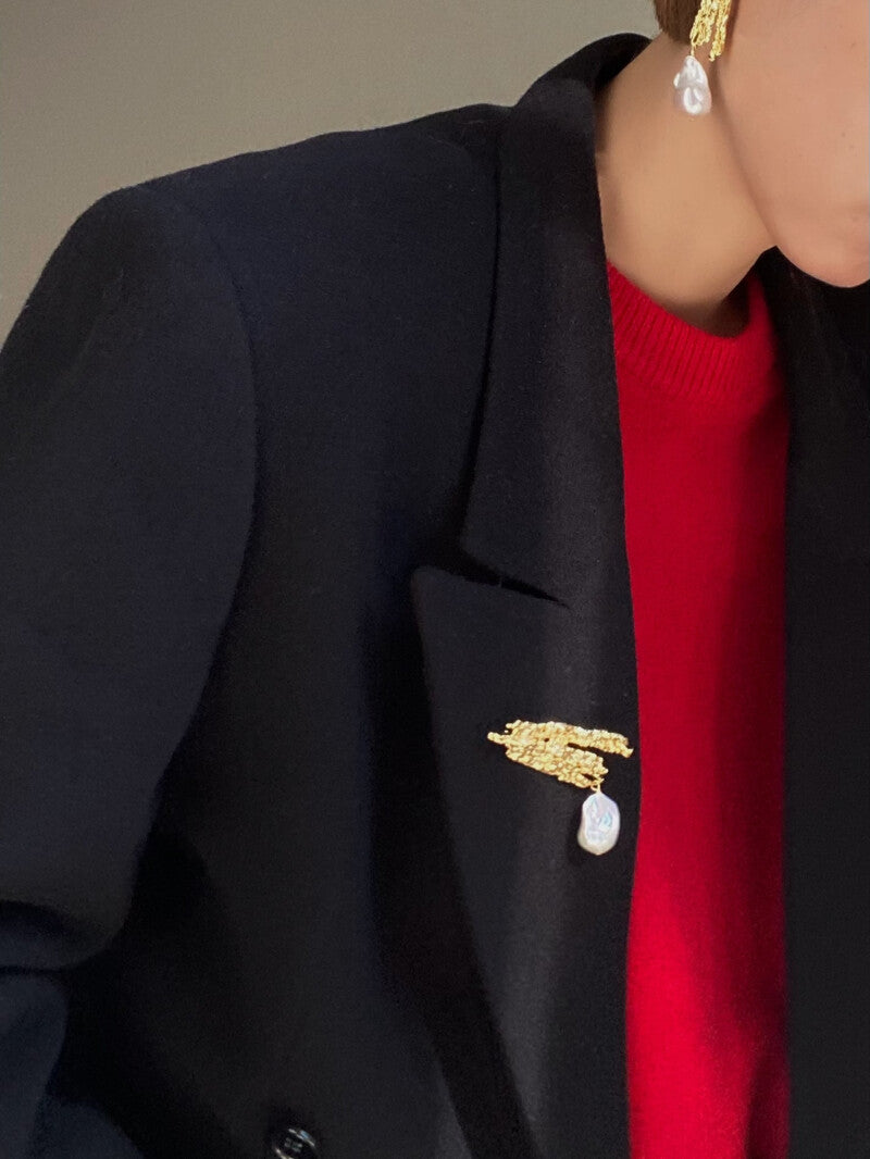 Künstlerische Brosche aus barocken Perlen